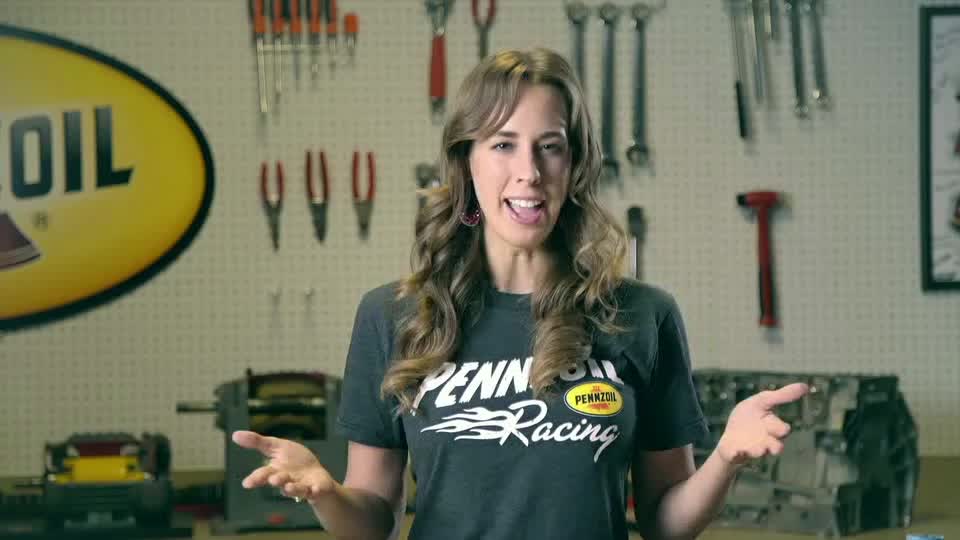Know Your Oil - Synthetic vs. Conventional Oils Shanna Simmons, a Pennzoil mechanical engineer, talks about the difference between synthetic and conventional motor oils.  Make the switch to Pennzoil® Synthetics.