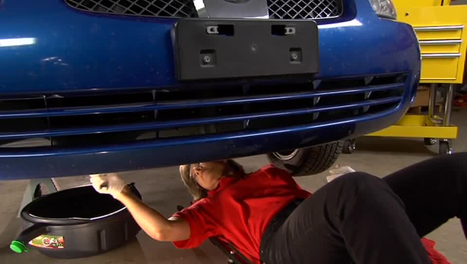 Easy Oil Change Video - Advance Auto Parts This video demonstrates how to do an oil-filter change.