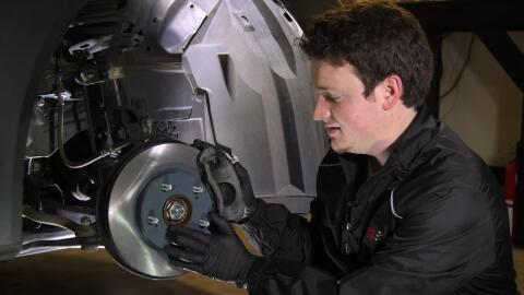Gears and Gasoline Brakes Basics Learn how the brakes work on your vehicle.
