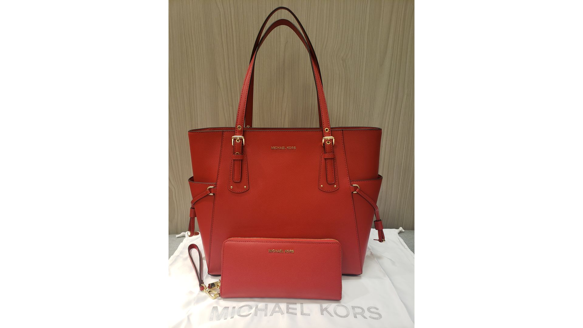 michael kors voyager small crossgrain leather tote bag