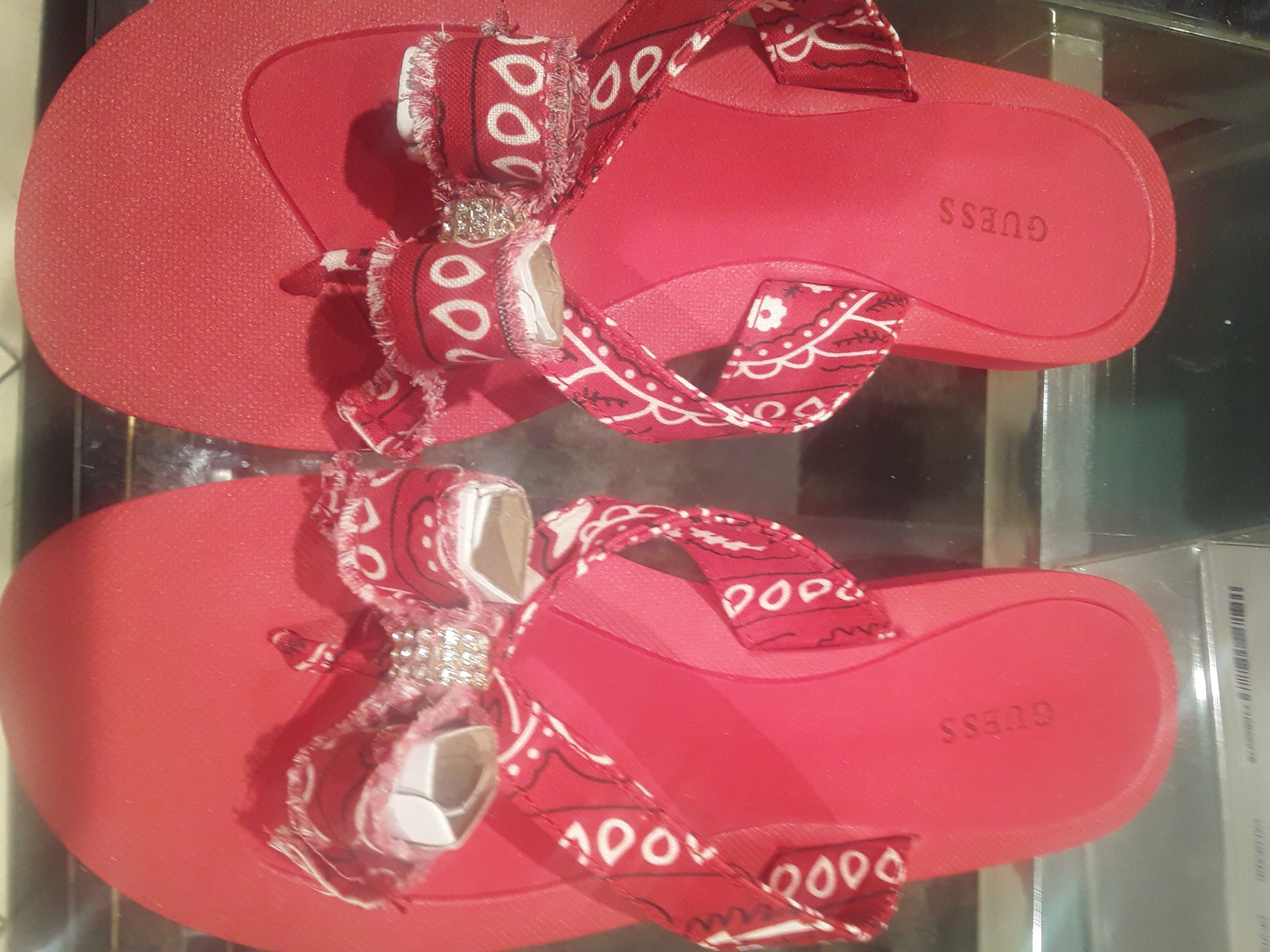macys guess flip flops