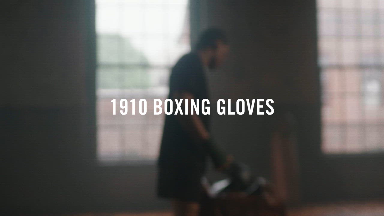 Everlast 1910 Classic 14 oz Boxing Gloves - view number 7